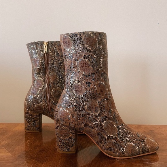 LLANI / modern boot block heel ankle bootie in sueded snake 38 - Picture 2 of 9